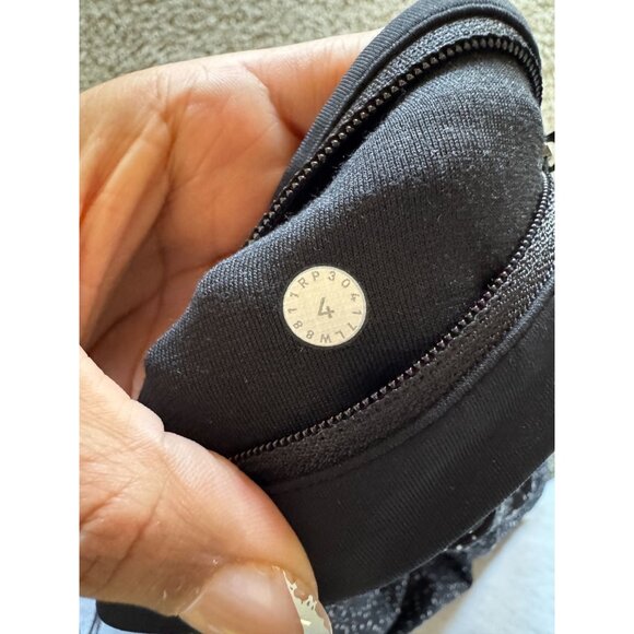 Lululemon Circuit Breaker Skirt Skort Splatter White Black Women's Size 4 /s1 - Picture 6 of 6